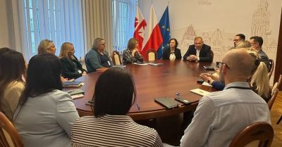 Patrole policji mają pojawiać się przy szkołach